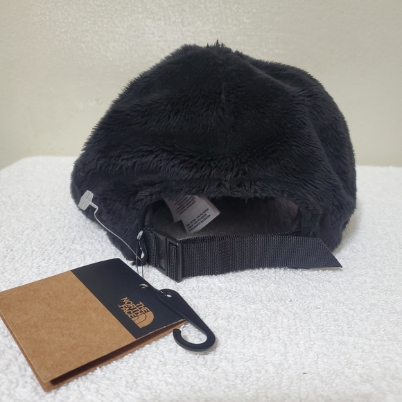 S O L D....The north face faux fur holiday osito cap - Picture 6 of 11